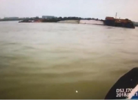 湖北一地发生沉船事故 两名船员被安全救出