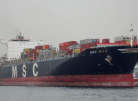 一渔船与MSC集装箱船相撞，13名船员获救