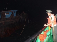 外地船舶深夜抛锚海中 东营警民联合救援船员安全返岸边