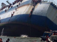 印尼渡轮倾覆 175名乘客和船员弃船逃生 造成至少21人死亡另有34人失踪