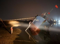 渔船搁浅 山东潍坊边防支队紧急营救21名船员