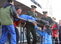 山东潍坊边检站紧急救助1名外籍重伤船员