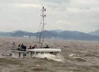 一艘货船今日遭遇寒潮大风自沉 粤澳海事部门成功救起7名遇险船员