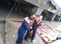 突发险情迅速反应，杨浦海事局成功救起落水人员