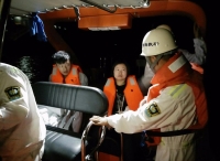 三亚救助基地深夜紧急救助手部骨折女科考员