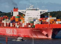 汉堡南美9669Teu集装箱船靠泊港口时发生事故，船期或将延误！