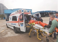 湛江紧急救治受伤入境船员