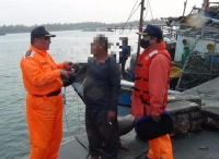 东石外海渔船进水 海巡顺利抢救6名船员脱困