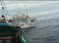 一艘台湾渔船在钓鱼岛海域被日渔船撞击 日船逃逸