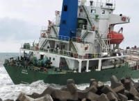 高雄港区搁浅7艘船 船员全数撤离