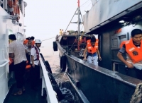 广东汕头一货船触礁进水 13名遇险船员获救