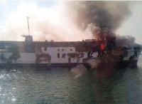 印尼一艘渡轮失火乘客跳船逃生，目前已造成7人死亡