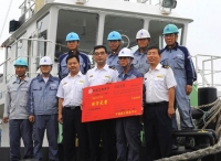 韩拖轮勇救14名中国船员 获中国5万元搜救奖励