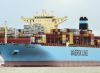 马士基一艘满载中国货物的美线集装箱船遭遇恶劣天气，近100个集装箱丢失！