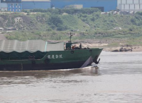 重庆两货船碰撞十多分钟后翻覆 六名船员逃生