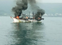 一渔船在新北市金山区外海起火 7名船员均已获救