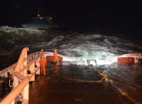 长江口水域一油船故障遇险 17名船员随船成功获救