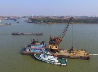 多年“痼疾”浮吊船，终于有序撤离黄浦江