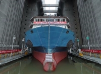 长江三峡升船机145米水位实船试航