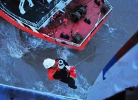 天鸽来袭，香港水域多艘船搁浅船员堕海2人失踪1死1命危