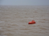 “东海救112”轮成功救助进水沉没渔船5名遇险人员