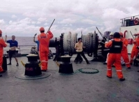 3名海盗凌晨持刀登船 中国船员持棍迎击将其赶跑
