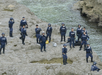 数十名日报警察登钓鱼岛防台湾保钓船