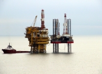 渤海油田出现了罕见的白色海面奇观