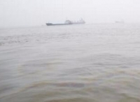 湖北货船长江侧翻 6名船员纷纷落水其中1人死亡另外五人失踪