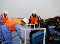 火箭运输船展开应急演练 看远望号船员如何海上求生