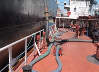 船舶溢油事故危害大，供受油作业需谨慎