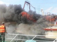 突发！渔船港内失火 11名船员安全撤离